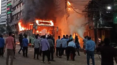 বিএনপির হরতাল-অবরোধে বাসে আগুন। ফাইল ইমেজ।