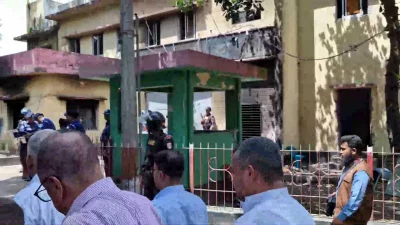 নরসিংদী জেলা কারাগার ঘুরে দেখেছেন স্বরাষ্ট্রমন্ত্রী আসাদুজ্জামান খান