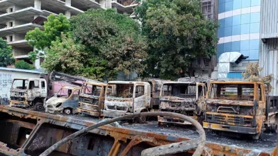 ঢাকা উত্তর সিটি করপোরেশনের গাড়িতে আগুন।
