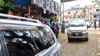 নরসিংদী জেলা কারাগার ঘুরে দেখেছেন স্বরাষ্ট্রমন্ত্রী আসাদুজ্জামান খান