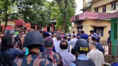 নরসিংদী জেলা কারাগার ঘুরে দেখেছেন স্বরাষ্ট্রমন্ত্রী আসাদুজ্জামান খান
