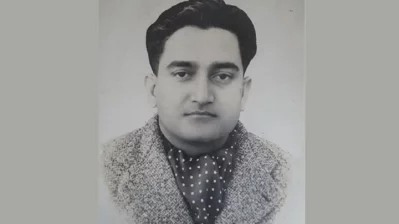 মোহাম্মদ জাকারিয়ার চাচা তৎকালীন ডিআইজি আবুল হাসনাত শামসুল আলম। 