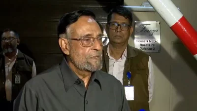 ফিরোজা থেকে বের হয়ে সাংবাদিকদের সঙ্গে কথা বলেন অলি আহমদ। ছবি: একাত্তর